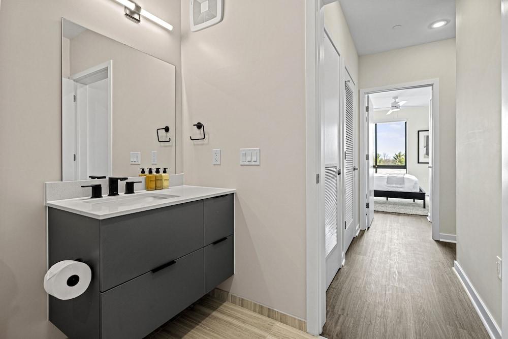 Placemakr Cathedral Heights photo 26
