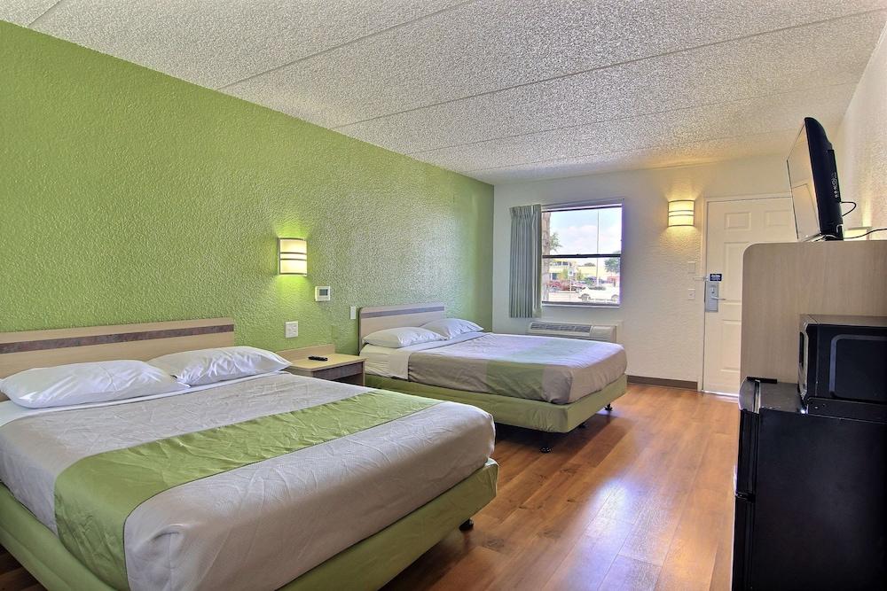 Motel 6 Austin, TX - Central Downtown UT photo 15