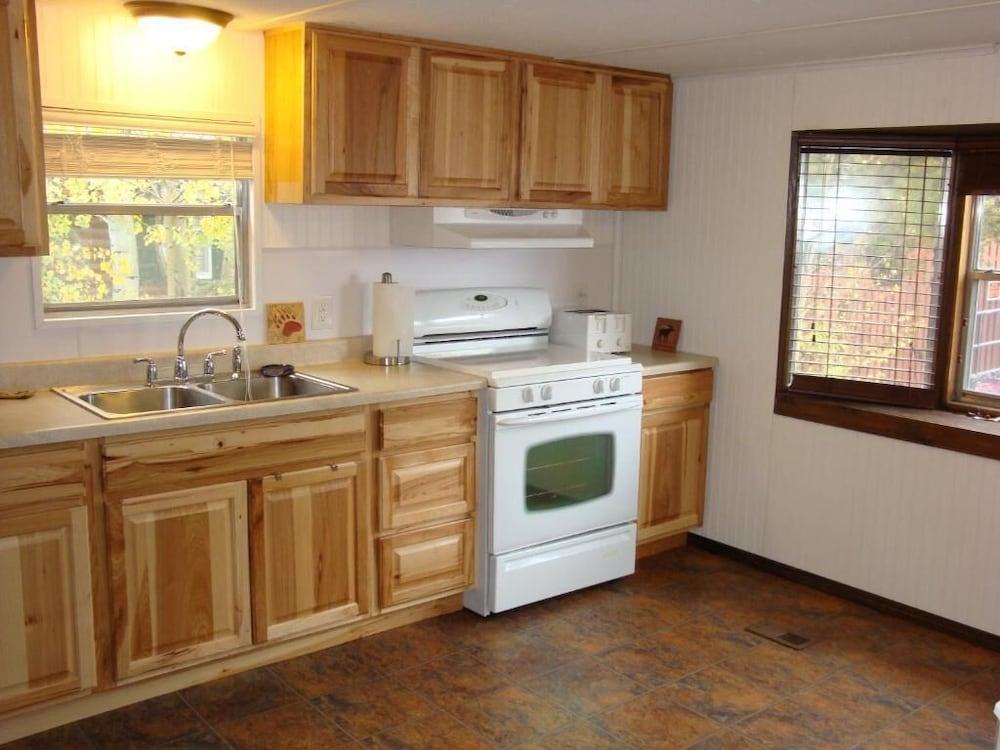 Yellowstone Wildlife Cabins photo 24