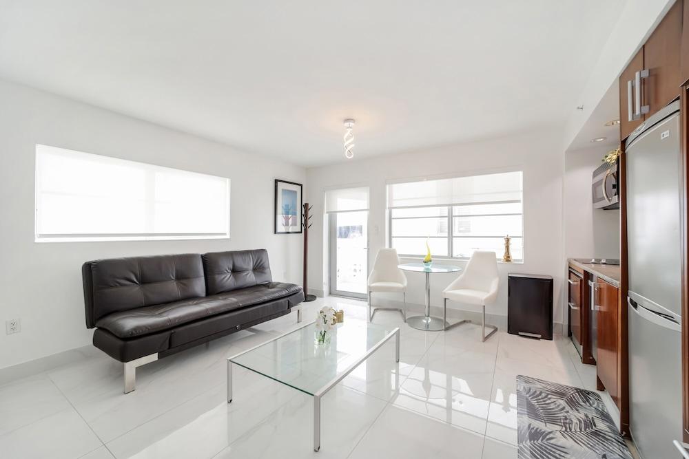Strand Ocean Drive Suites photo 10