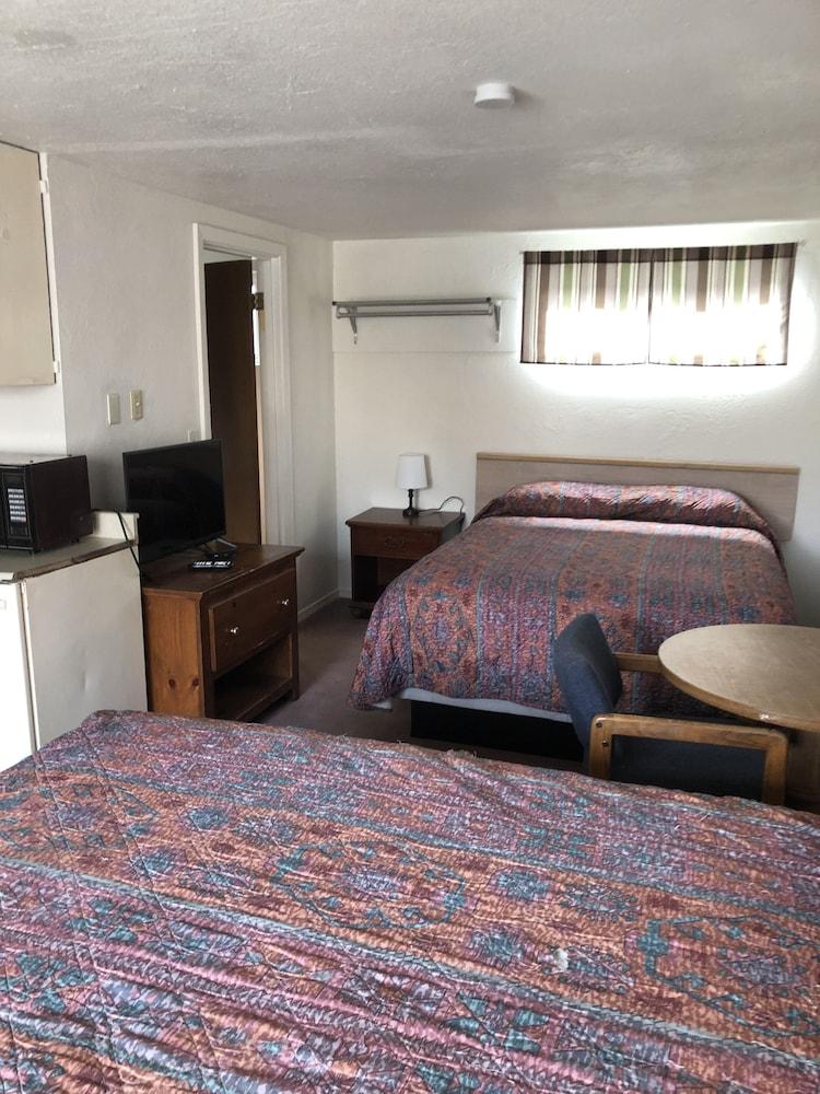 Townhouse Motel photo 3