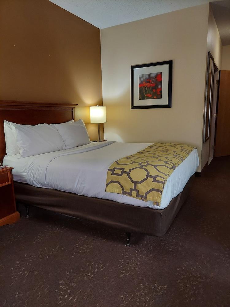 Baymont by Wyndham Portage Indiana Dunes photo 5