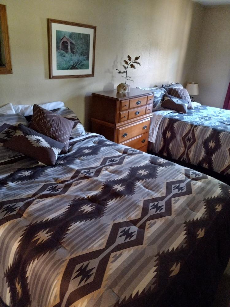 Cedar Falls Motel photo 25