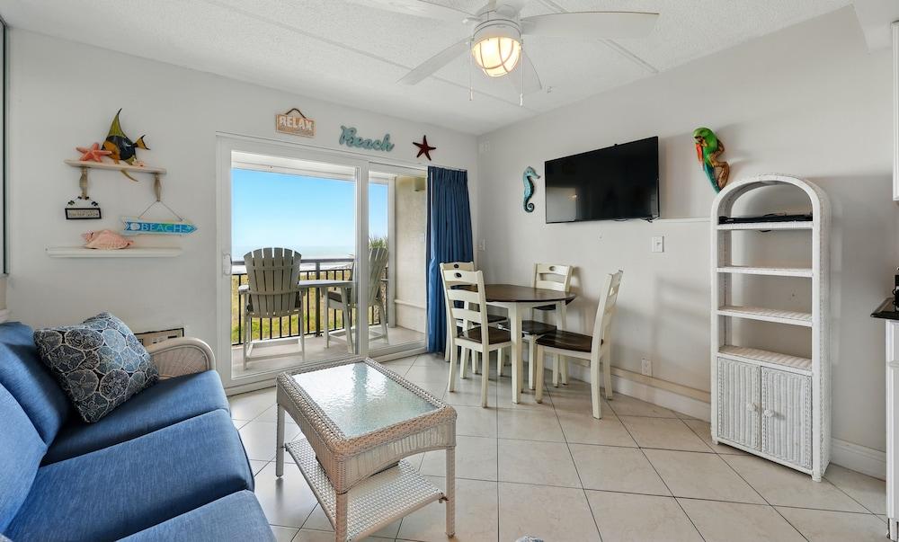 Beacher's Lodge Oceanfront Suites photo 16