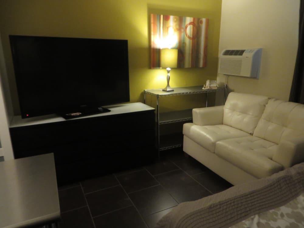 Riverside Suites photo 6