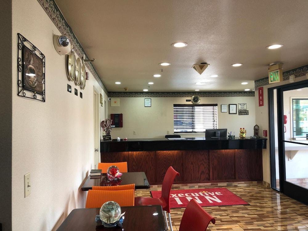 Executive Inn photo 27