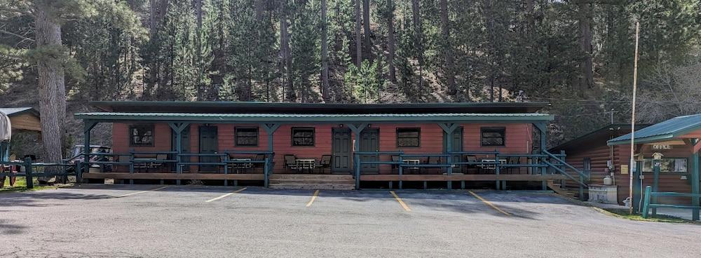 Ponderosa Pines Inn and Cabins photo 31