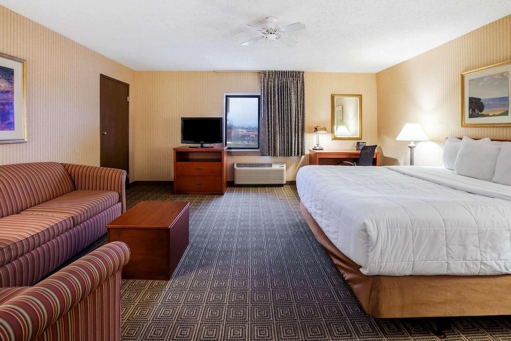 La Quinta Inn by Wyndham Detroit Southgate photo 27