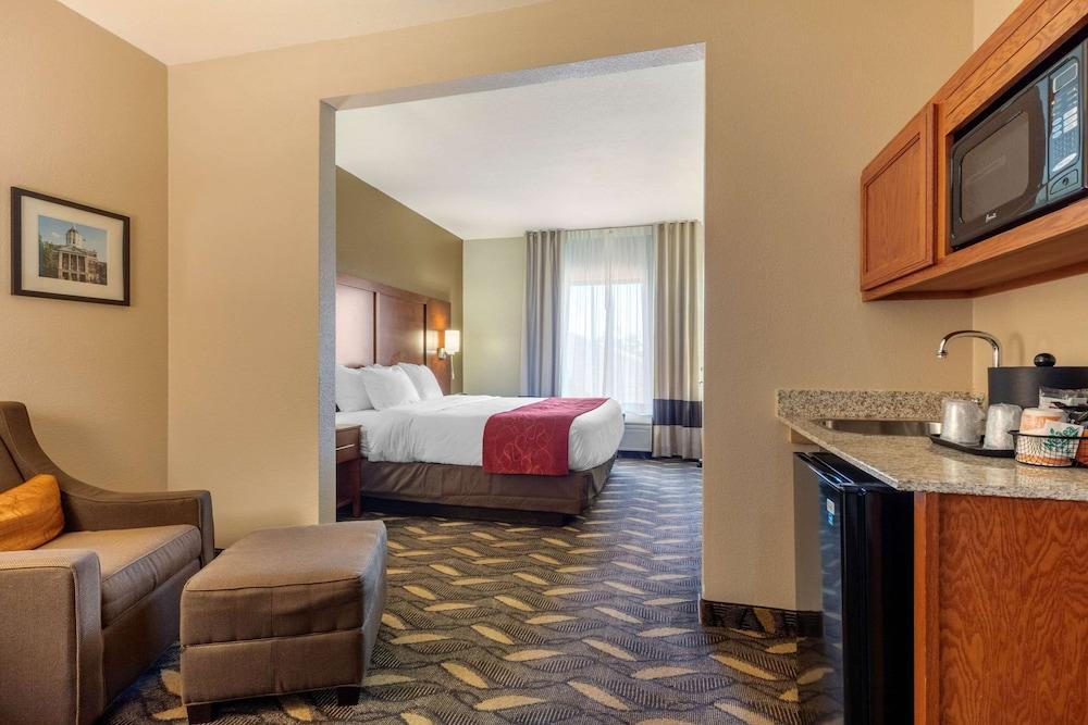 Comfort Suites Rolla photo 33