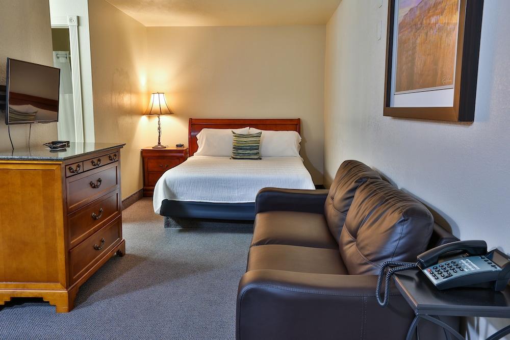 Chalet Motel photo 14