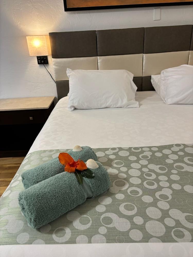 Flamingo Inn Beachfront photo 24