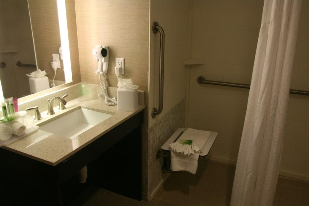 Holiday Inn Express & Suites San Antonio Medical-Six Flags by IHG photo 58