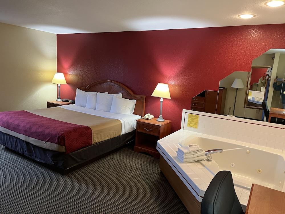 Express Inn & Suites photo 23