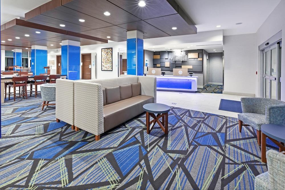 Holiday Inn Express & Suites Denton - Sanger by IHG photo 9