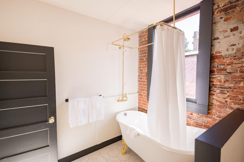 Speakeasy Suites photo 35