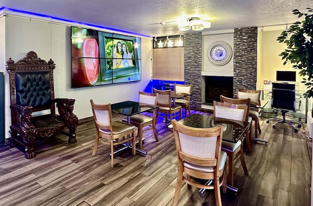 Days Inn by Wyndham Southern Hills/ORU photo 88