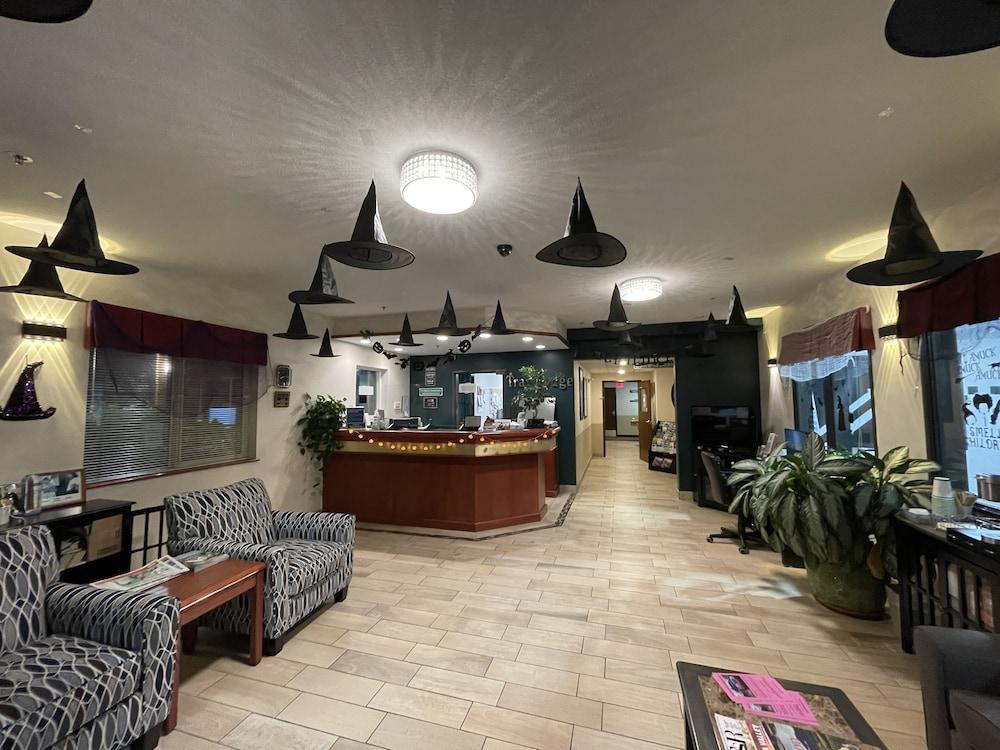 Travelodge Suites by Wyndham Newberg photo 79
