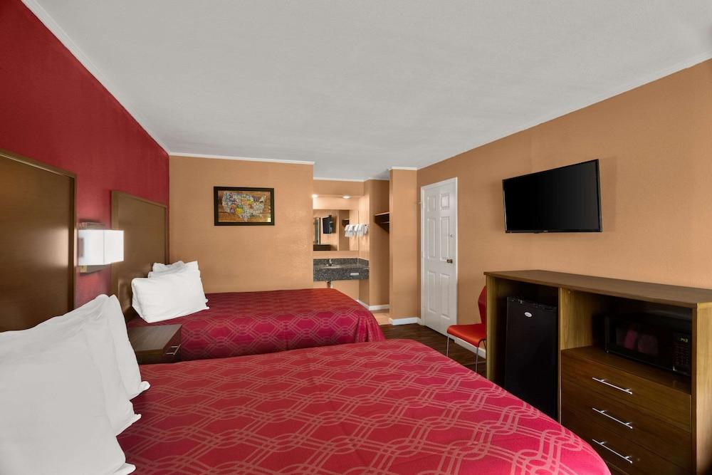 Econo Lodge Cornersville I-65 photo 14