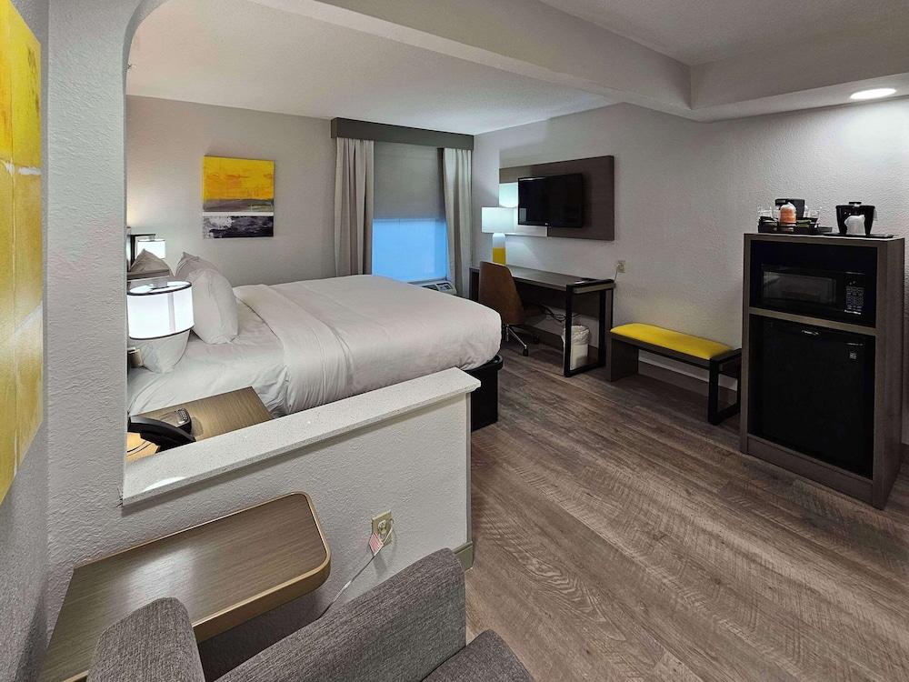 Comfort Inn & Suites Saint Louis Lafayette Square photo 5