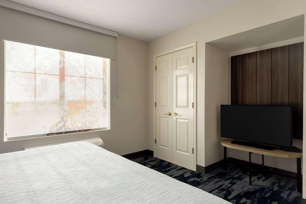 La Quinta Inn & Suites by Wyndham Austin Southwest photo 37