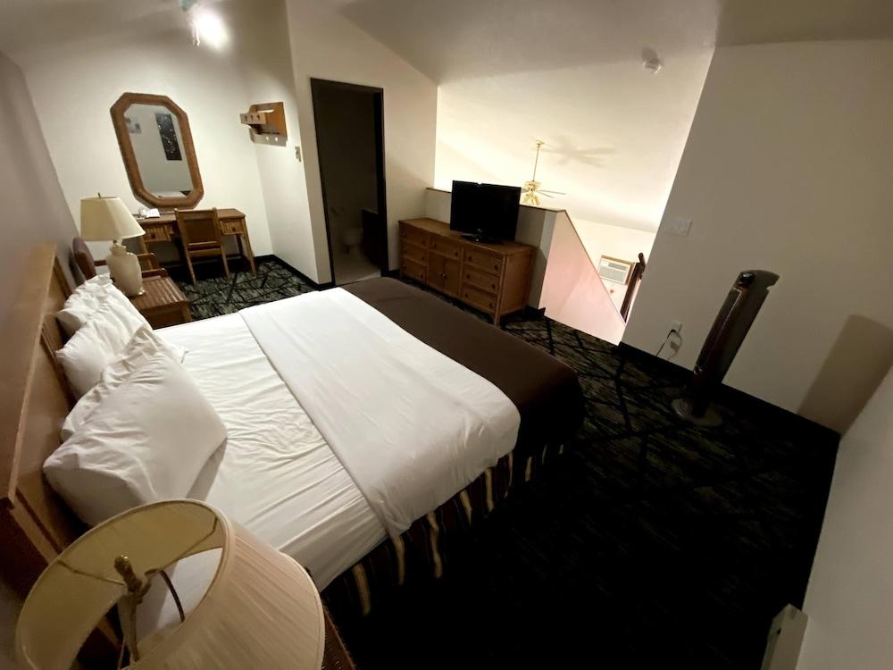 Woodlands Inn & Suites photo 42