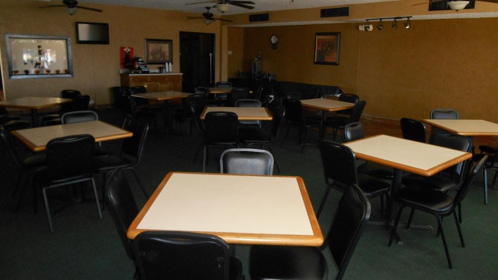 Econo Lodge Inn & Suites Abilene East District photo 24
