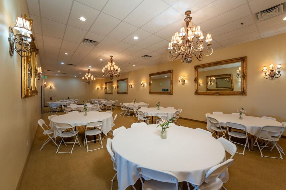 Silverland Inn and Suites photo 22