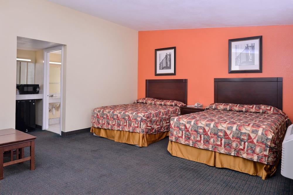 Scottish Inns & Suites photo 26