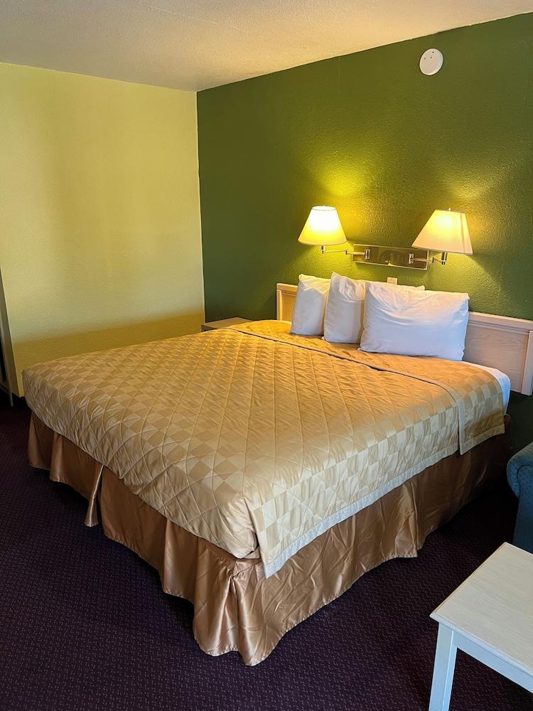 Antler's Inn photo 12