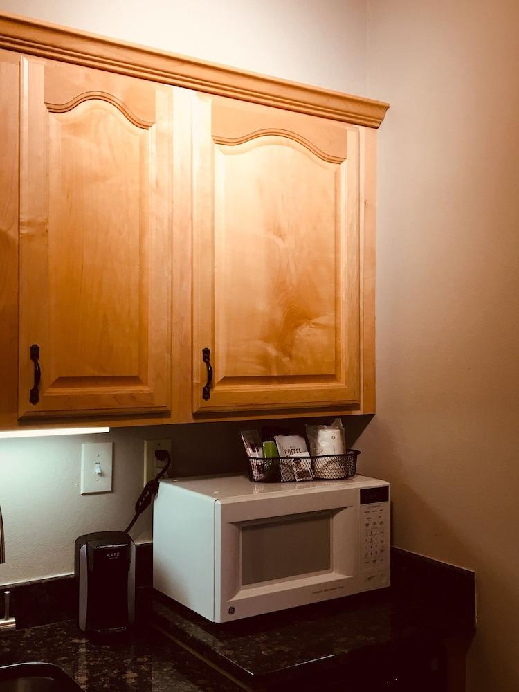 Hawthorn Extended Stay by Wyndham Conyers photo 7