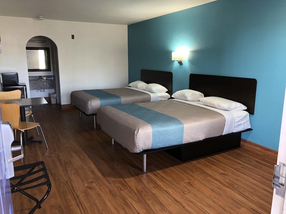 Motel 6 Pensacola, FL - NAS photo 29