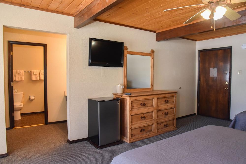 Alpine Lodge photo 26
