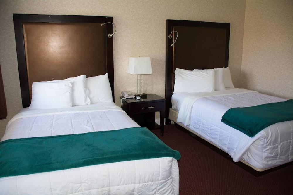 Atlantic Inn & Suites photo 63