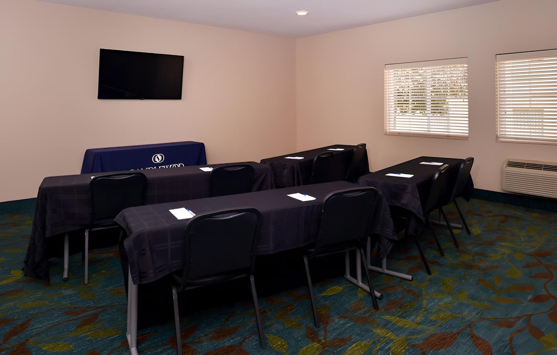 Candlewood Suites Bloomington, an IHG Hotel photo 15