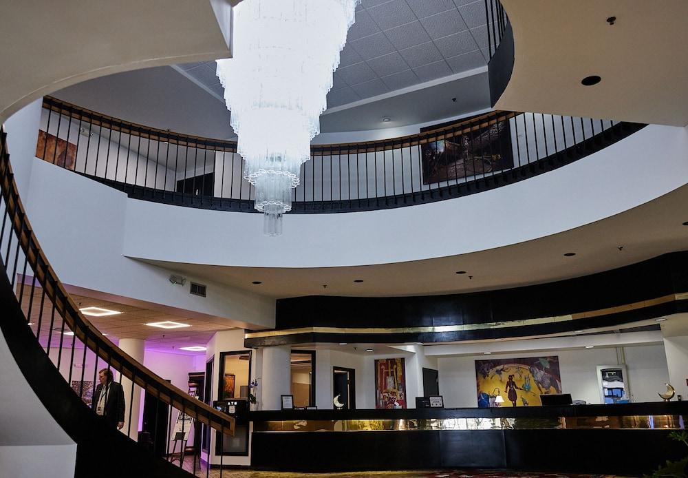The McLure Hotel and Conference Center photo 2
