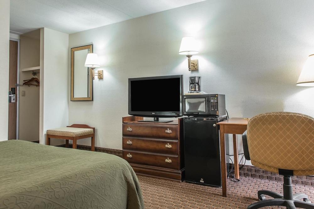 Rodeway Inn Brookville photo 12
