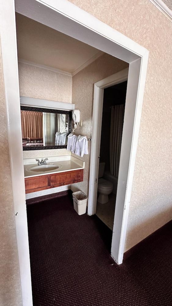 Botkins motel photo 5