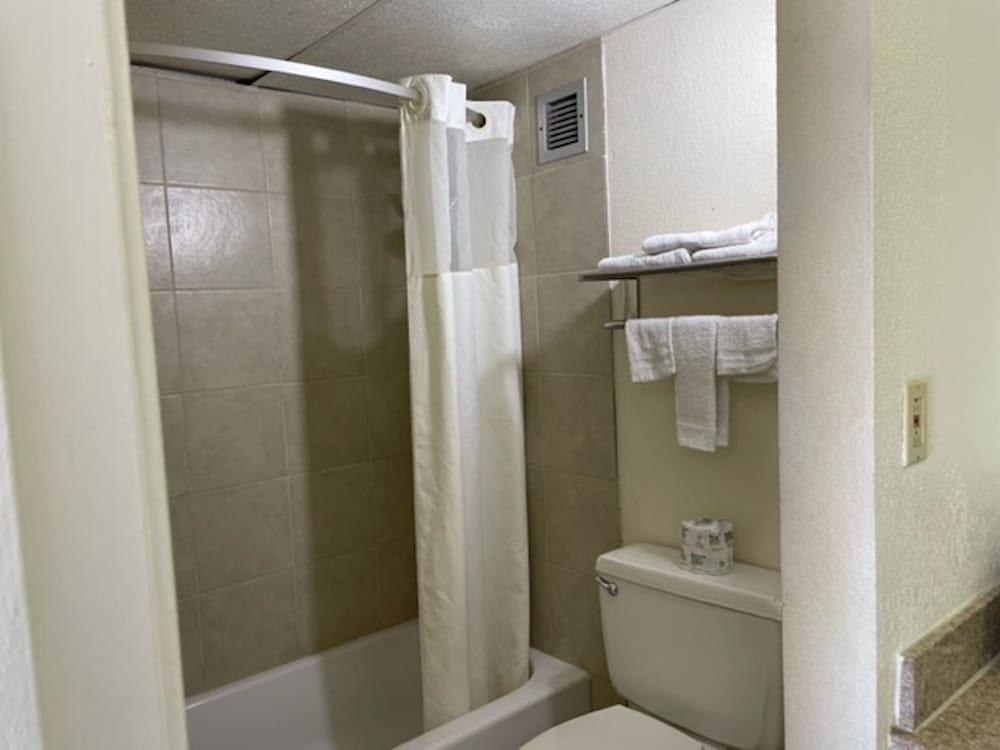 Farmington Inn photo 31