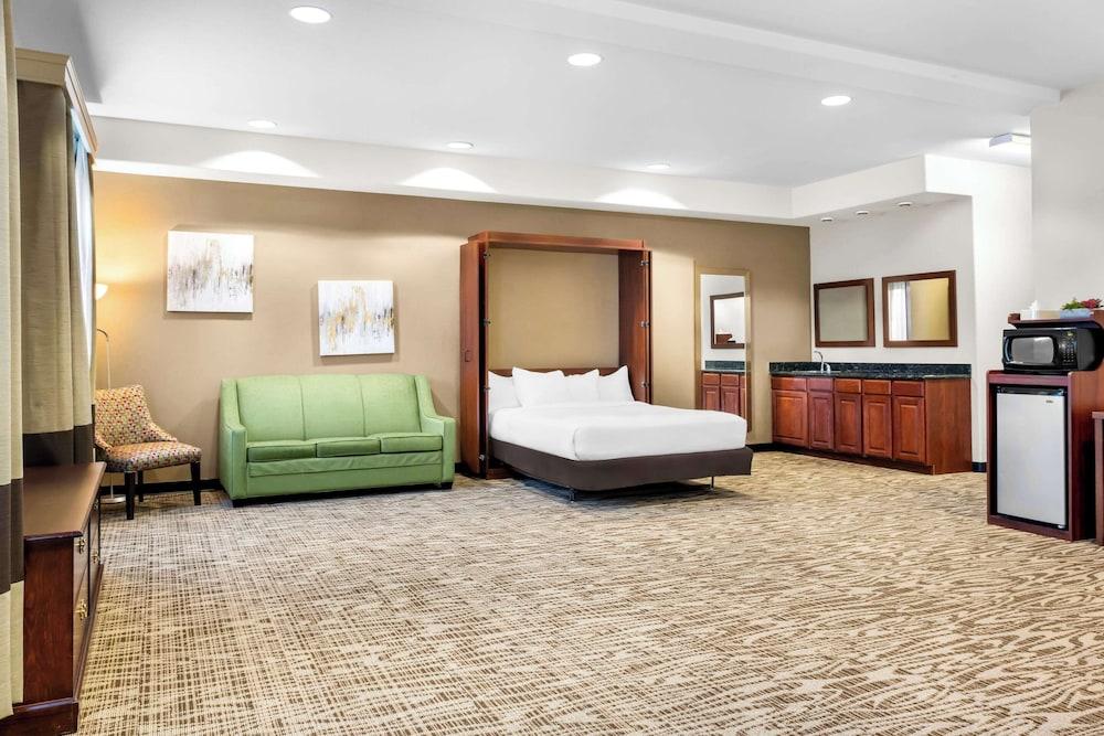 Comfort Inn & Suites Riverton photo 22