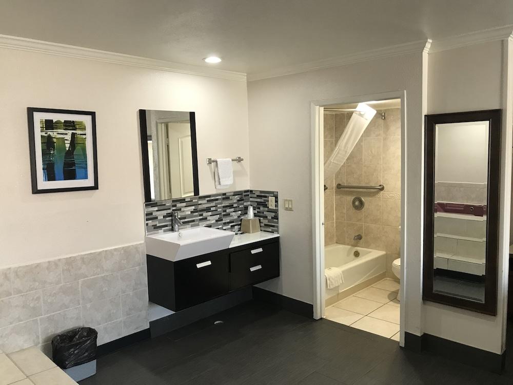 Economy Inn LAX photo 21