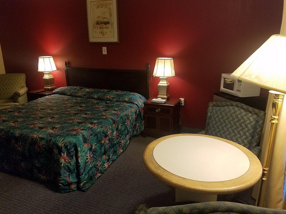 Maplehurst Motel photo 24