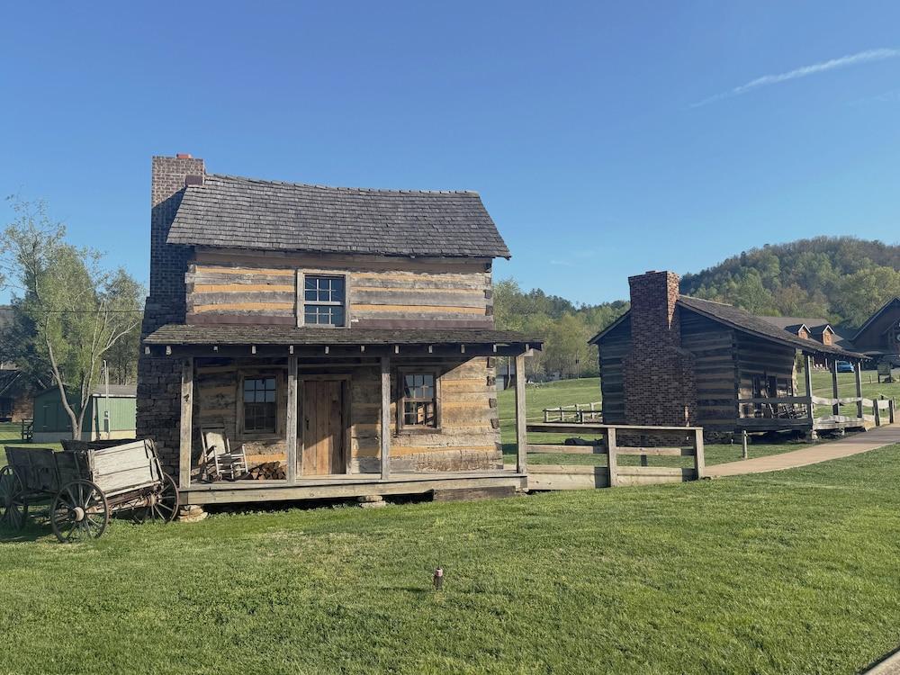 Talley Ho Inn photo 27