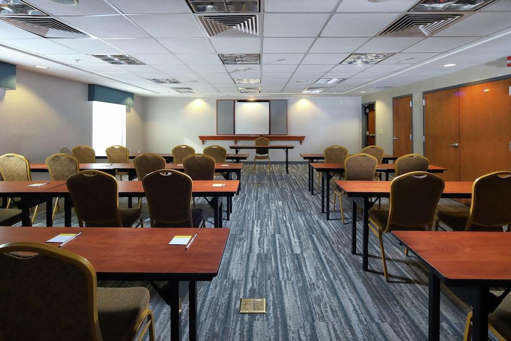 Hampton Inn & Suites Tucson East/Williams Center photo 30
