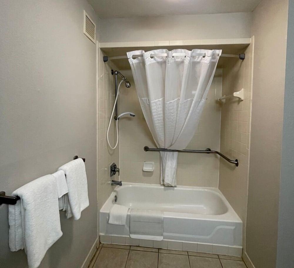 Days Inn by Wyndham Lake Park/Valdosta photo 20