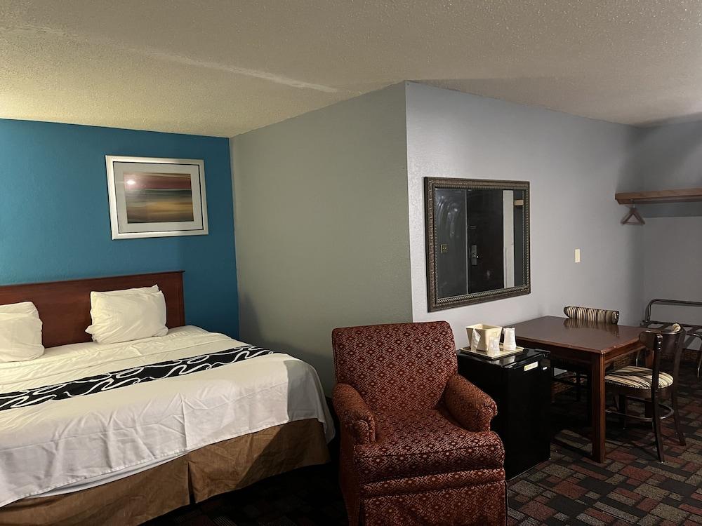 Rodeway Inn Whitehall photo 10