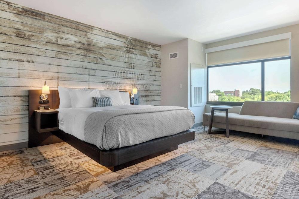 DoubleTree by Hilton Charleston Riverview photo 40
