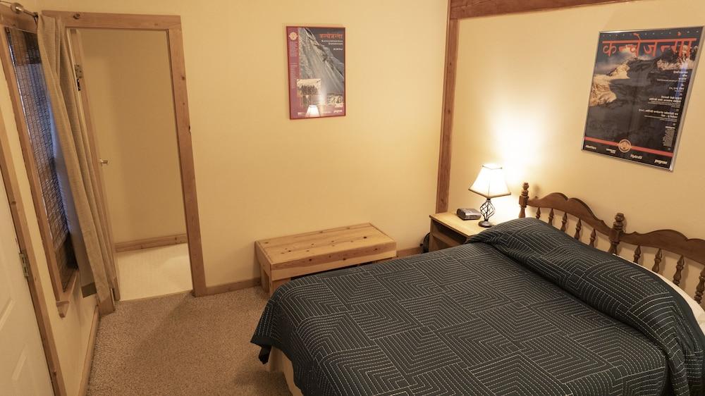 Whittaker's Motel & Historic Bunkhouse photo 48