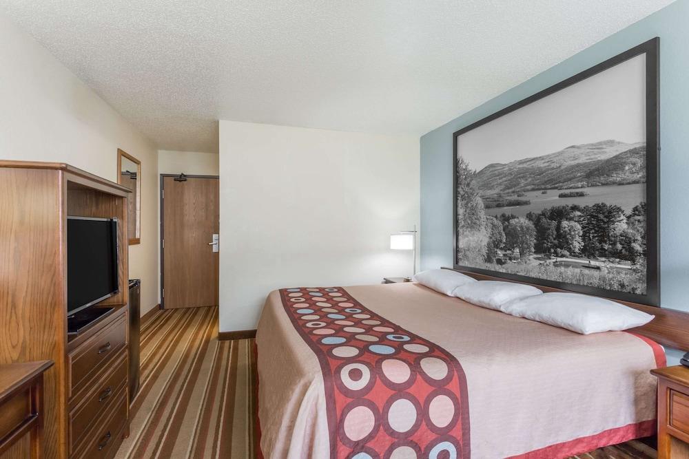 Super 8 by Wyndham Danville VA photo 10