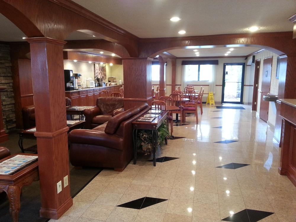 Days Inn & Suites by Wyndham Monroe photo 3