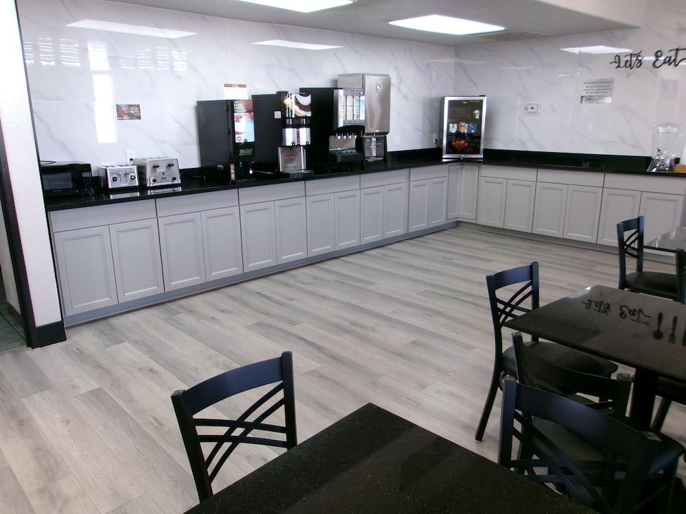SureStay Hotel by Best Western Phoenix Airport photo 52